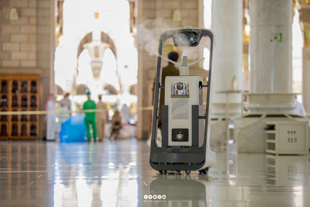 وكالة شؤون المسجد النبوي: عمليات تعقيم المسجد النبوي بـ”روبوت” التعقيم