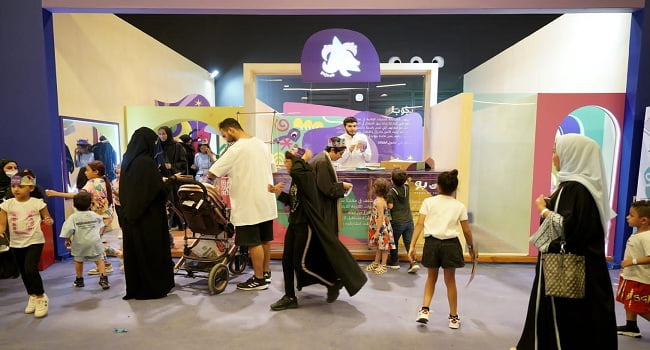 سعوديات يحفزن خيال الأطفال بالألعاب الحركية والتجارب الواقعية