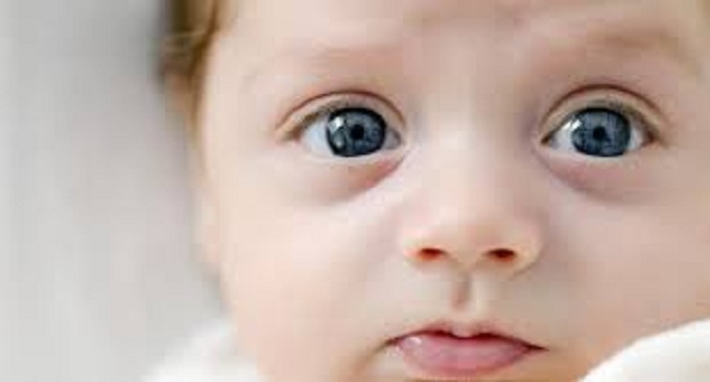 أعراض تظهر على طفلك تتطلب الذهاب للطبيب .. أبرزها حركة العين