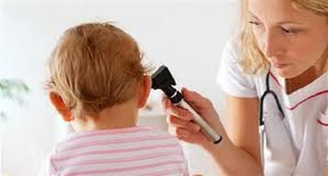 نصائح هامة من هيئة الدواء لمنع التهاب الأذن الحاد عند الأطفال