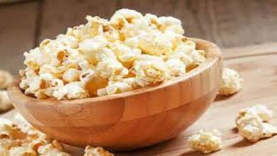 الفشار (بالإنجليزية: Popcorn)‏ أو الشامية أو البوشار أو النفّيش أو الفرّأخ أو الشوش أو القطانية هي أسماء لشيء واحد وهو الذرة المفرقعة بالحرارة، حيث يوجد كمية صغيرة من الماء داخل بذور الذرة والتي تسبب الانفجار، حيث تتوسع نواة البذرة ويصبح حجمها أكبر، وتأخذ شكلًا شبه عشوائي ولوناً أبيض وملمسًا رقيقًا.