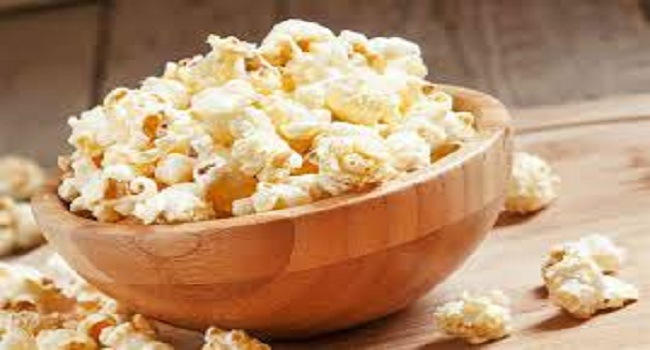 الفشار (بالإنجليزية: Popcorn)‏ أو الشامية أو البوشار أو النفّيش أو الفرّأخ أو الشوش أو القطانية هي أسماء لشيء واحد وهو الذرة المفرقعة بالحرارة، حيث يوجد كمية صغيرة من الماء داخل بذور الذرة والتي تسبب الانفجار، حيث تتوسع نواة البذرة ويصبح حجمها أكبر، وتأخذ شكلًا شبه عشوائي ولوناً أبيض وملمسًا رقيقًا.